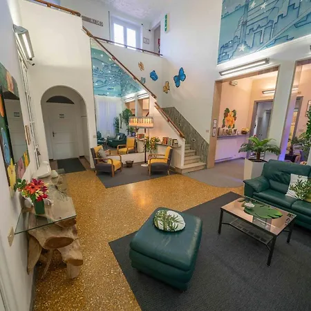 Cairoli Hotel Janov