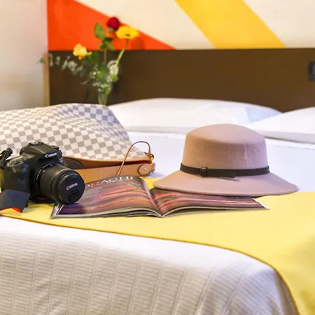 Hotel Cairoli