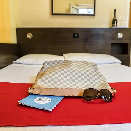 Hotel Cairoli 3*