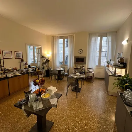 Hotel Cairoli 3*
